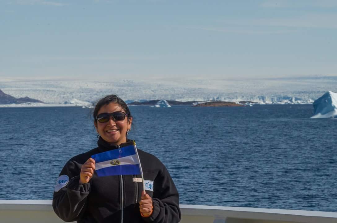 a physical oceanographer-glaciologist, traveler and a joyful person from El Salvador 🇸🇻