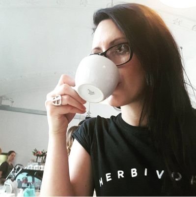 ThevEcologist's profile picture. Scientist 🌍 Vegan🌿 Grower🥕 Bookworm 📖