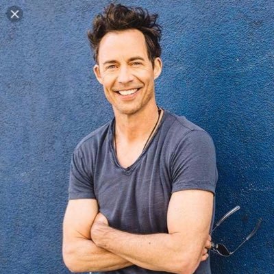 News & updates on world-renowned actor, director, writer, musician, supervillain, and snackologist Tom Cavanagh. Not affiliated with @CavanaghTom or his reps.
