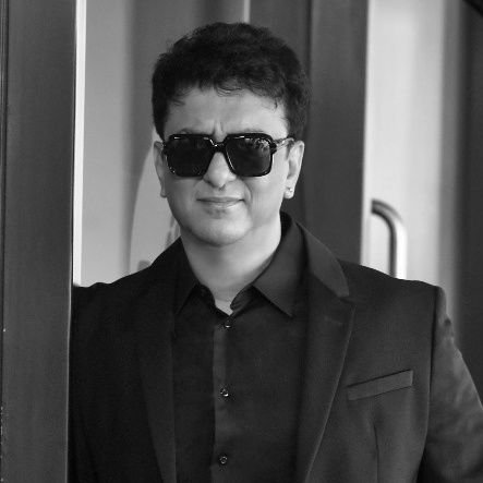 Fan club of Bollywood's ace film maker Sajid Nadiadwala, the owner of Nadiadwala Grandson Entertainment! Get all the updates about his upcoming projects here.