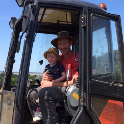 milking autumn calving holstein cattle and spring calving crossbred 🐄 in North Wales. also very interested in grazing systems. proud father and husband.