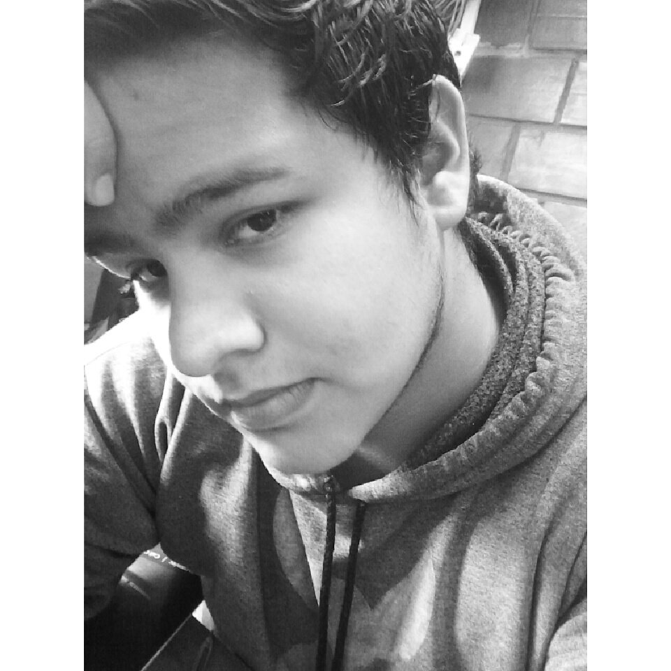 Vives para morir, amante de la música soy algo fuera de lo normal pero no raro .
