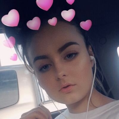 EwwwItsSarah's profile picture. expose me.