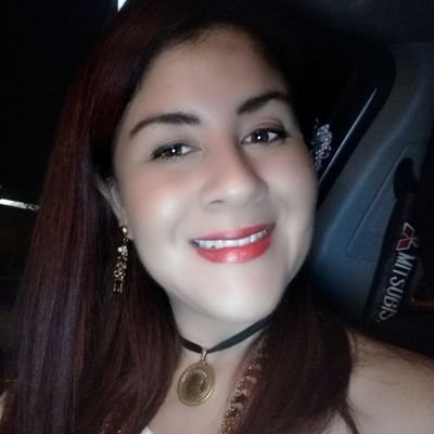 Mujer, periodista. Me considero una persona con muy buena energía siempre deseando construir un mundo mejor