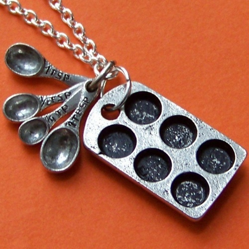 saritasjewelry's profile picture. I'm a bling-lovin' jewelry maker and I also work as an ESL teacher