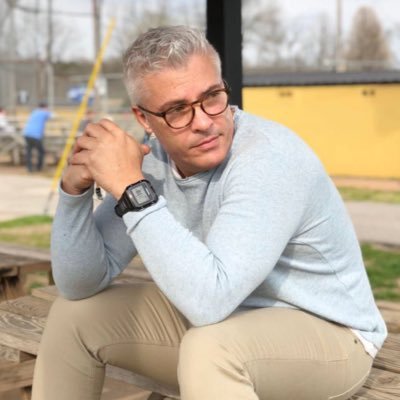 Carlhndez's profile picture. *Influenciador *Director de ventas en @editorialunilit Enamorado de mis hijas. “Cada momento es una oportunidad” #amorporloslibros