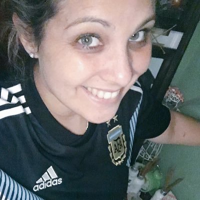 Periodista deportivo, Docente del nivel Inicial, Mamá de Eleonor....