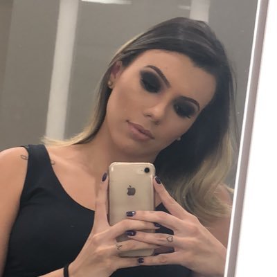 trouxa por opção (dos outros) e oficialmente conhecida como pior mulher do mundo.