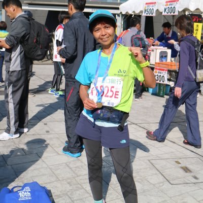 ようやくランニング専用アカウントを作りました😅もう一つのアカウントでは、広島の地域寄席席亭として落語や講談、浪曲などの演芸情報と日々のことを呟いています。ランは2017年9月からで、フルマラソン3:59:57(19さが桜ネット)ハーフ1::50:40(18石見空港マラソン)の初心者です。某紙でラン日記を連載中。