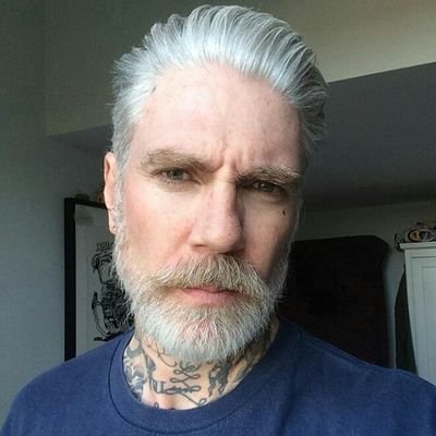 AngusHargrave's profile picture. Alma libre. Tatuador. Mago. Padre - [OC] - [ROL]