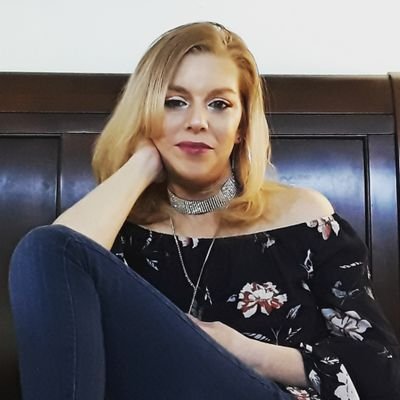 I love all things beauty and fashion. Follow my blog @ https://t.co/x7bzhZUCvS to read new product reviews, favorite lists, and enter giveaways!