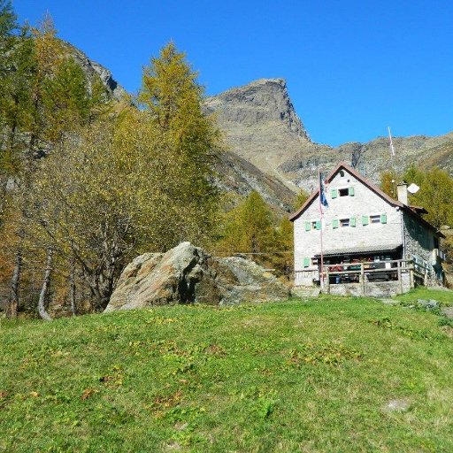 Alpine Hut between Italy and Switzerland - Discover Alpe Devero with us