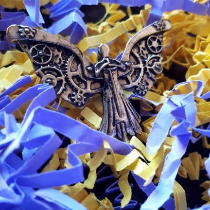 Makeshiftfeelin's profile picture. Ignore all my old fangirl tweets, we were all young once...