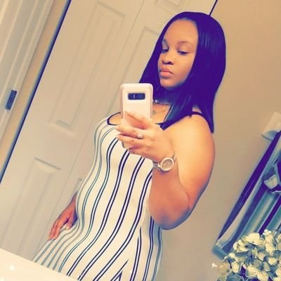 Phenomenal Mother👩👧👑
Sf to Cf to Usf👩🏽🎓
Future OB/GYN 👩🏽⚕️
Single 👀
3 Jobs 💰💸
I Do This 💪🏽