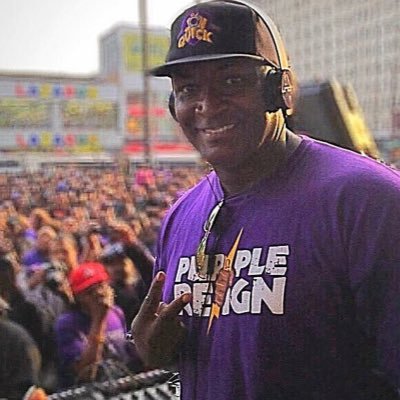 Creator - AfroFlava Radio (7pm EST)DJ on @scratchvision!NYC's WBLS 107.5 Superhero DJ Jon Quick! The Black Superhero! Que Psi Phi! Bookings: DM me!