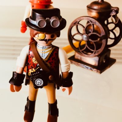 Escritor de Ficción Victoriana en español, Steampunk, blogero, SciFi fan, seguidor de Artes Marciales. Jazz lover. London's adopted citizen. Startup guy.