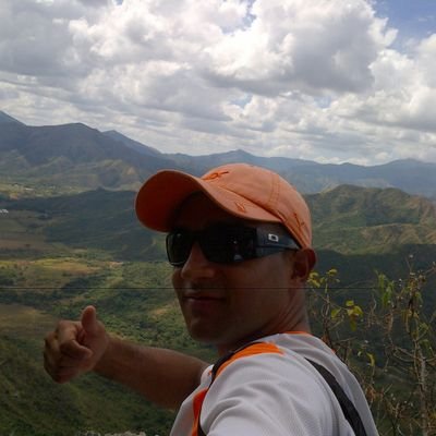 Venezolano Musico Emprendedo creo en las pulsaciones q produce mi corazón y las ideas q emanan de mi mente para utilizarlas como aporte a la humanidad