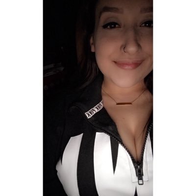sabrenerz's profile picture. Chicken wing connoisseur