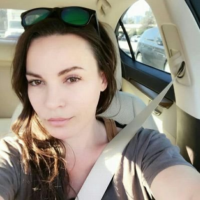 Am intelligent, sweet, warm, sophisticated, romantic and loving woman with sense of humor.