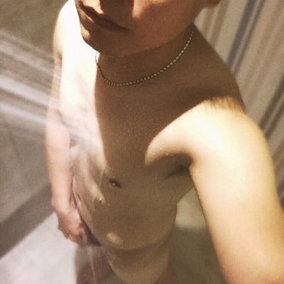 161/61/凹 • 生命如此短暫,在它結束之前,讓我們緊緊依偎吧~(⁎⁍̴̛ᴗ⁍̴̛⁎) • 想幹嘛就幹嘛,從心所欲,不使用藥物。•推特事就留在推特吧~台南市區~