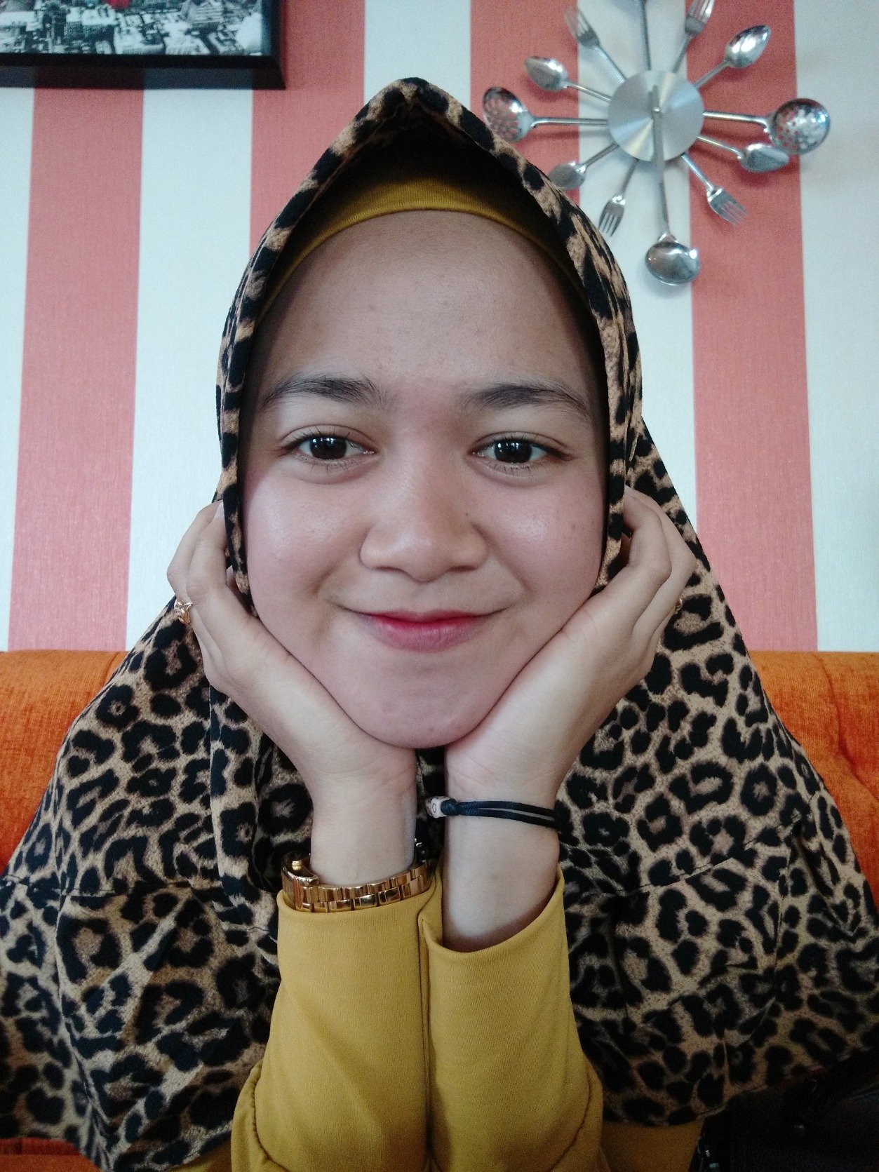 Cinta tak banyak bicara kan?