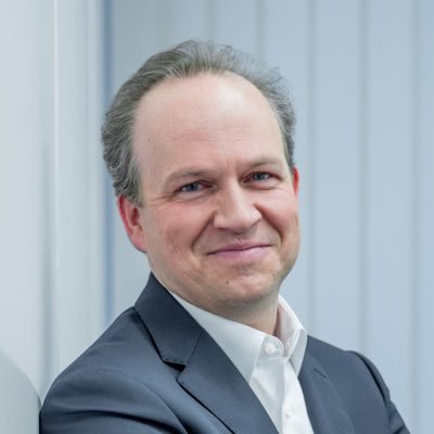 Strategist, Digital Industries @Siemens, passionate about #DigitalEnterprise, #digitalization, #strategy and implementation. Proud father of three.