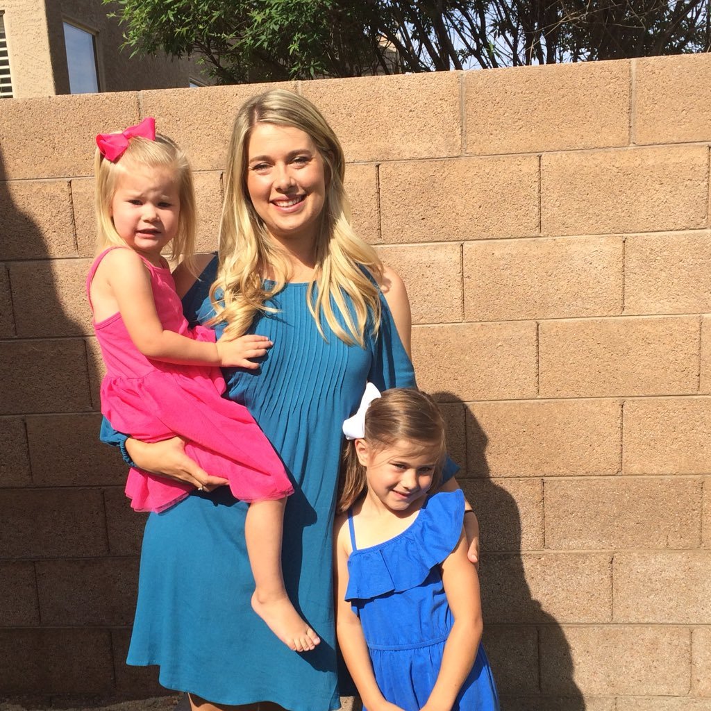 goteamyeah's profile picture. Wife. ❤️ Mom. 👭👬