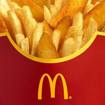 Mi-Frites, Mi-Potatoes : les #FritesPotatoes sont disponibles à partir du 30 mars jusqu'au 2 avril seulement chez McDonald’s !
