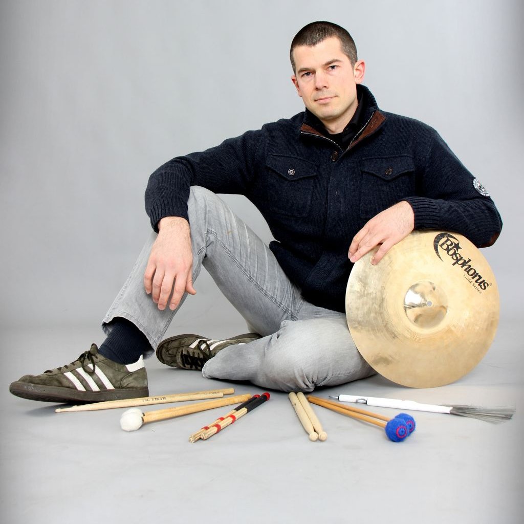 🥁Allround #Schlagzeuglehrer für die Region #Bielefeld/ #OWL Fortbildungen & Workshops Außerdem: 🎹#Klavierunterricht, #Aushilfe #Beratung INSTA: beat.profi