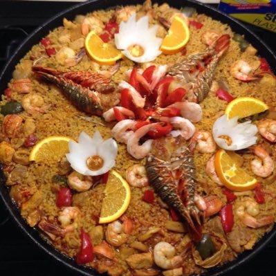 Hacemos la mejor paella del Sur de la Florida !!! no confíes nunca en un Chef Flaco 😜😜😜