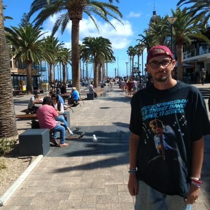 West Aussie Springsteen loving Collingwod fan who loves his family, west ham utd and the relaxed Perth lifestyle
