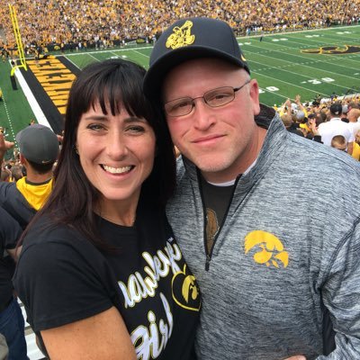 I'm Married to my best friend Eric ❤I'm fun loving and spirited! And a fan of the U of I! It's great to be a Hawkeye! Love Saturdays @Kinnick!
