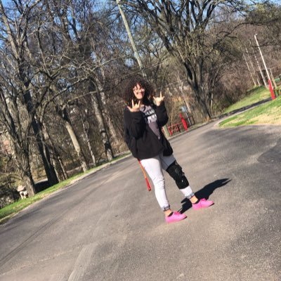 damn_itz_twixx's profile picture. 