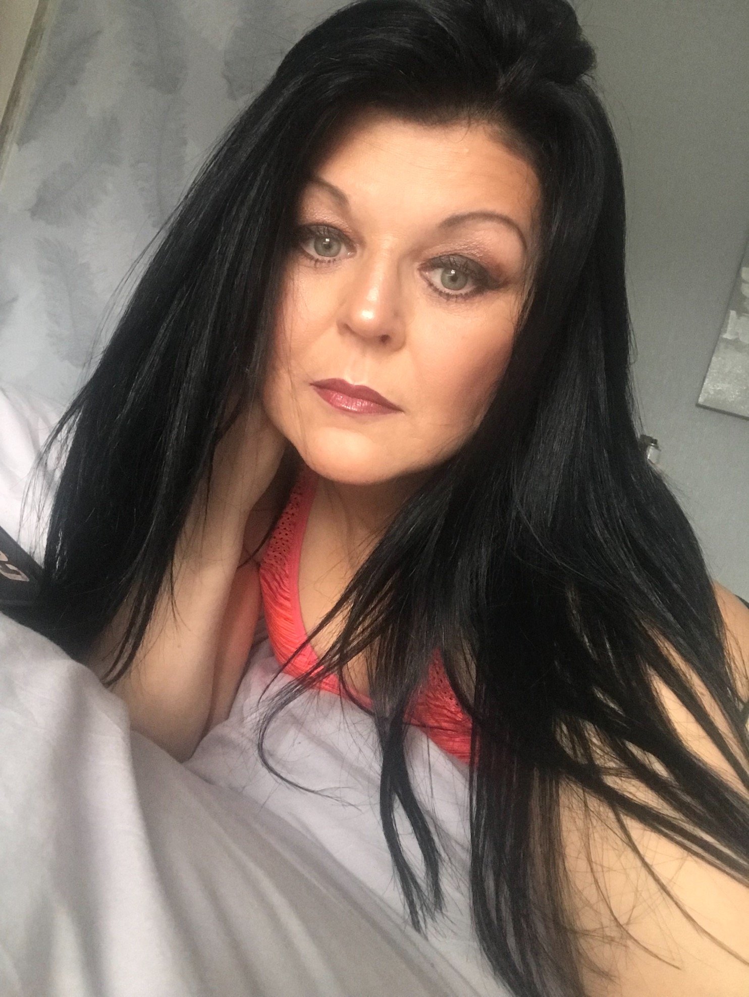 VeniceiaR's profile picture. The only person you should try to be better than , Is the person you were yesterday “.