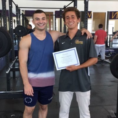 moneymike818's profile picture. Idk how to Twitter