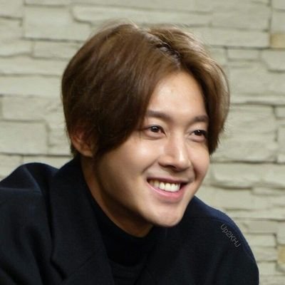 q7221112's profile picture.