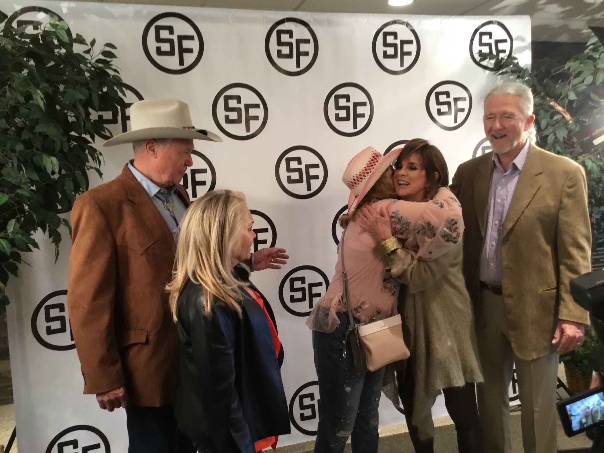 I'm Sara Duckworth 33 years old who loves #Dallas/#DallasTNT but prefer the original series from 1978-1991. Link below to John Walden's online continuation