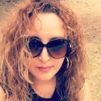 No soy la mujer perfecta,pero si la que cualquier hombre desearía tener... 
Amante de lo bueno
Enamorada de la vida
Aprecio la buena música y buena compañía.