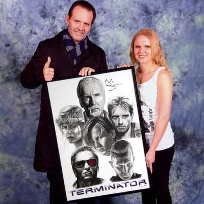 Love art
Love film
Love mixing the 2 together
Chalk and charcoal portrait artist