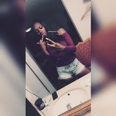 Spanellie Duhh Everyone Know That 🗣💚💁 Emoplyed 💳💲💰💸 My Pic 📷& Tweets Tell It All 💄💚 Aroma Gang