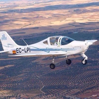 Aeródromo Privado más grande de España, cuenta con más de 300 aviones, escuela de ultraligeros, aviones,talleres, gasolina Avgas y Jet, a 20 min de Madrid