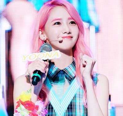 I WANT YOONA IN PINK HAIR.