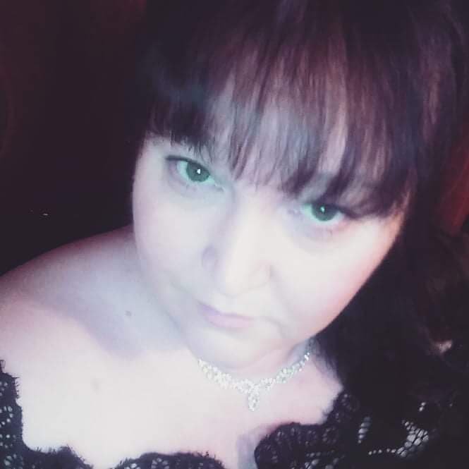 Donna Lynn, or Epsit Samquan in Mi'kmaq, is a songwriter, singer and drummer. She is Half Mi'kmaq and half Scottish.