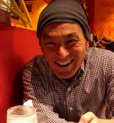 酒の神Bacchusにイマイチ好かれてない酒飲み
フットボールの神から見放され気味のフットボーラー
遅れて来た自然と戯れる造形職人

“洒落てる”より“小洒落てる”と言われる事多し。
ワーク・スポーツ・ミリタリーを軸に作り手の想いとヒネリの利いた服やアングロサクソンな靴が大好物。