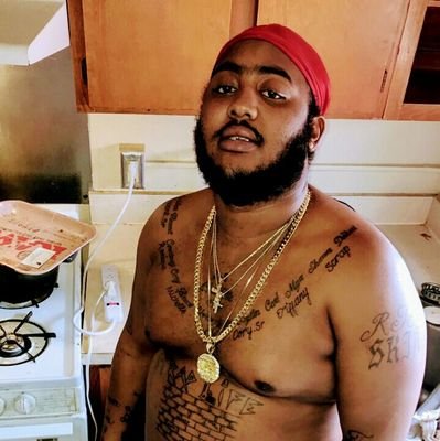 Imma Rapper, out of Buffalo Ny, i live what i rap, i rap what i live, lookin for a hot producer , feed me beats