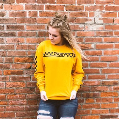 Just a girl setting goals and following dreams. Instagram @quaylynnmadden