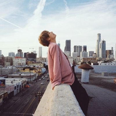 EXO5BTS2LOVE0's profile picture. 為什麼就是有人搞不懂站姐和私生飯的差別。



   心疼站姐。