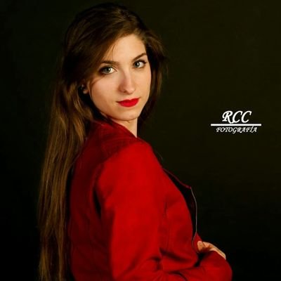 ILUMINADORA, EDITORA Y FOTÓGRAFA.
Enfócate en lo que es importante, captura los buenos momentos, y si las cosas no salen como deseabas intenta una nueva toma.