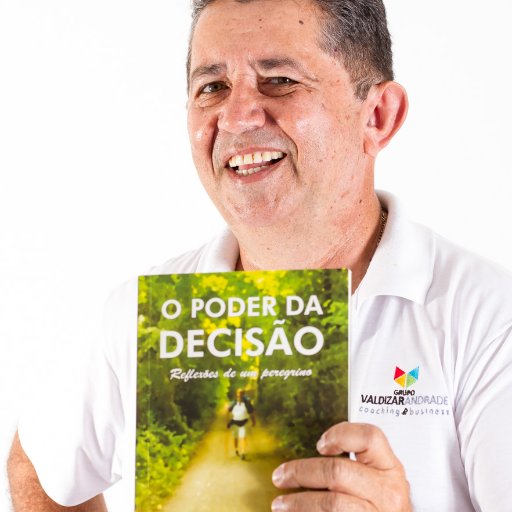 Pós-graduado em gestão de pessoas, Mestre em comportamento organizacional, Trainer em PNL,Professional Self Coaching, Escritor.