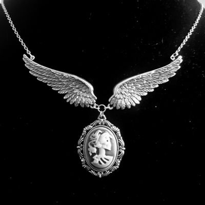 MadWorldLV's profile picture. I am a Designer, Custom Jewellery Maker,  Photographer, Artist, & Jill of all trades. Check out my albums on Facebook for examples of all sorts of creations.